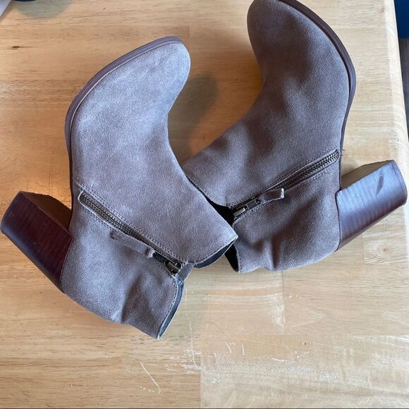 Urban Outfitters UO booties suede tan size 9 - Picture 6 of 6